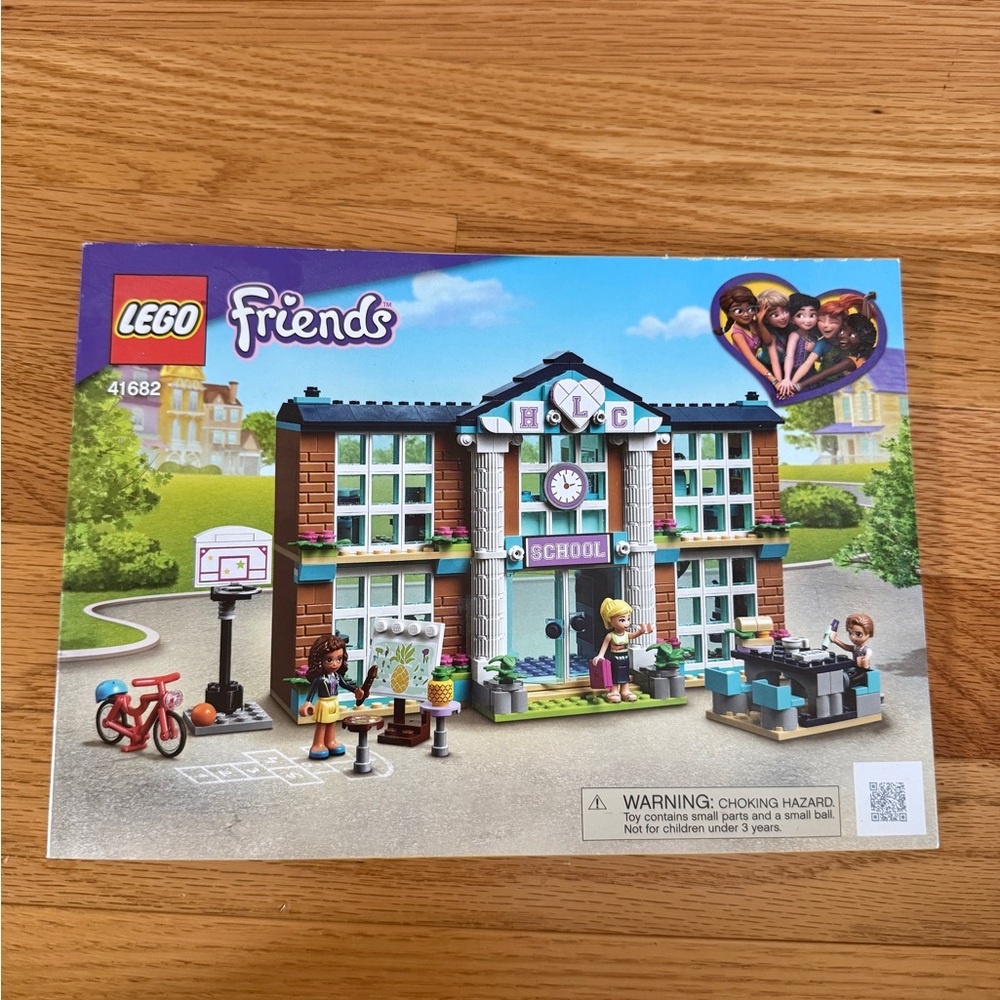 LEGO Friends Heartlake City School Set. 605 pieces. EUC. Building. Summer. - Picture 12 of 17